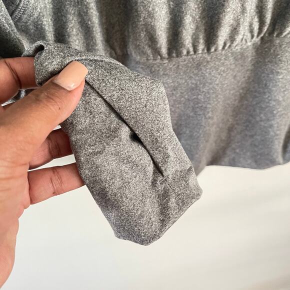 Tahari Sport Dolman Top Womens S Gray Athleisure Casual Minimalist Basic Shirt - Picture 3 of 6